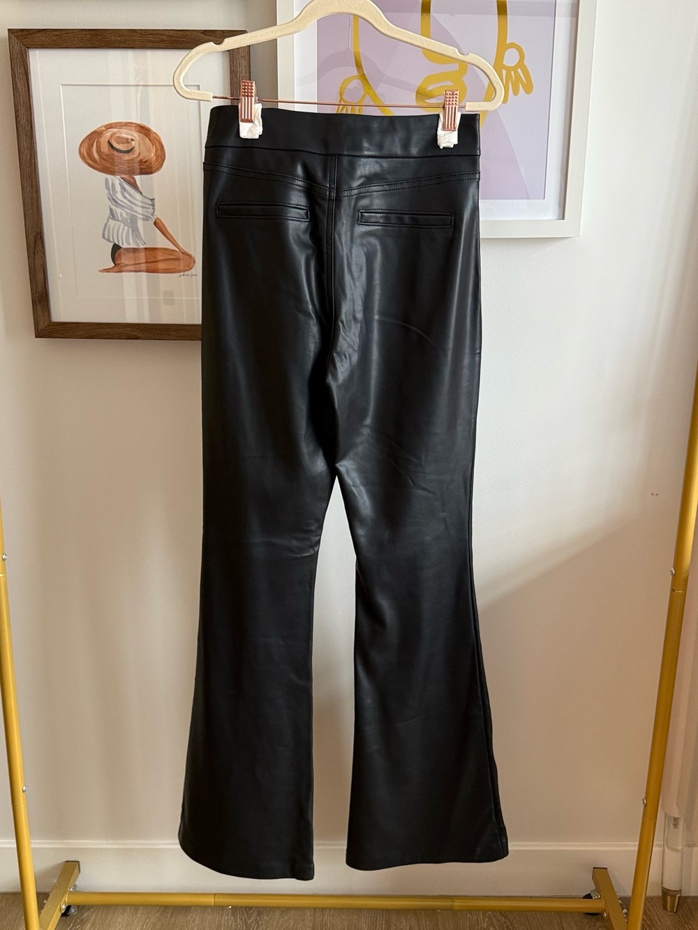 Blank NYC Black Faux Leather High-Waist Flare Pants • 27 - Picture 5 of 6
